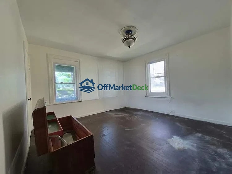 Off-market house in Syracuse, New York — 3 beds, 1 bath, $72,200 — photo 8 of 8