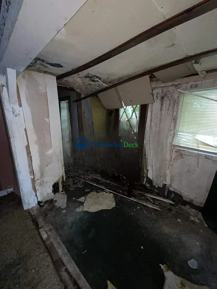 Off-market house in Milltown, Indiana — 3 beds, 1 bath, $7,700 — photo 7 of 8