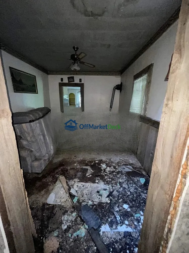Off-market house in Milltown, Indiana — 3 beds, 1 bath, $7,700 — photo 6 of 8