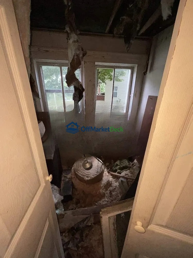 Off-market house in Milltown, Indiana — 3 beds, 1 bath, $7,700 — photo 3 of 8