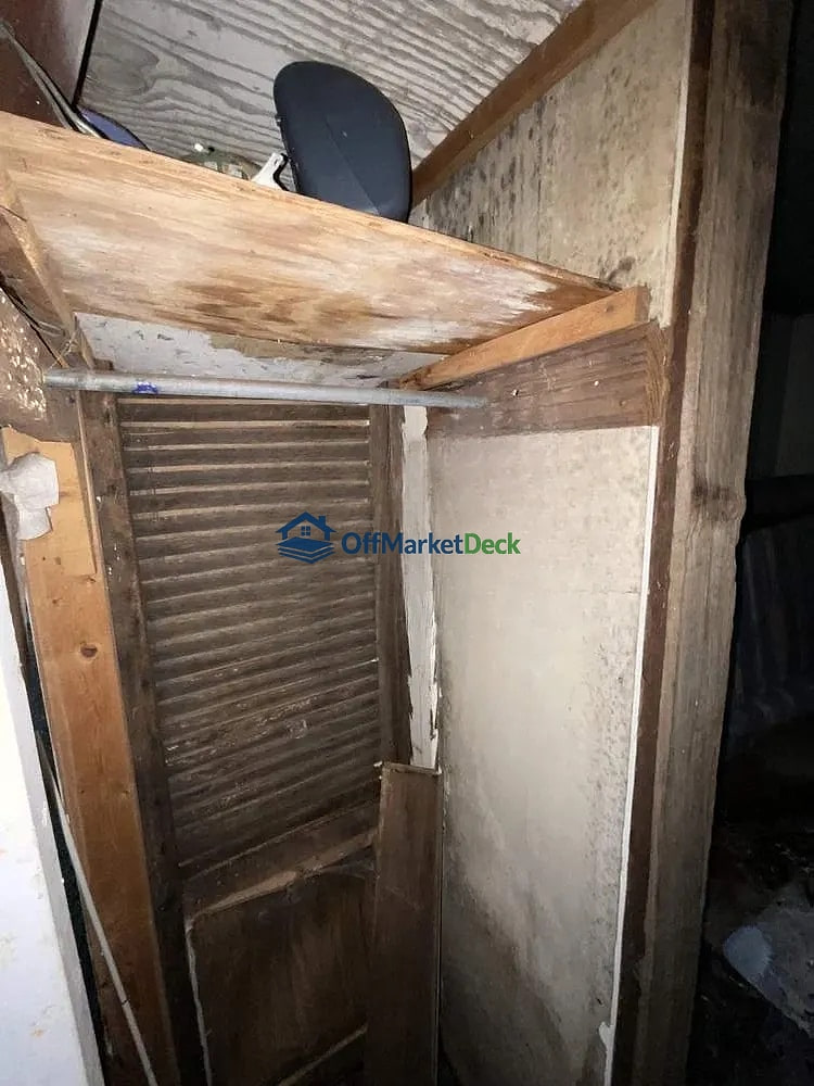Off-market house in Milltown, Indiana — 3 beds, 1 bath, $7,700 — photo 5 of 8
