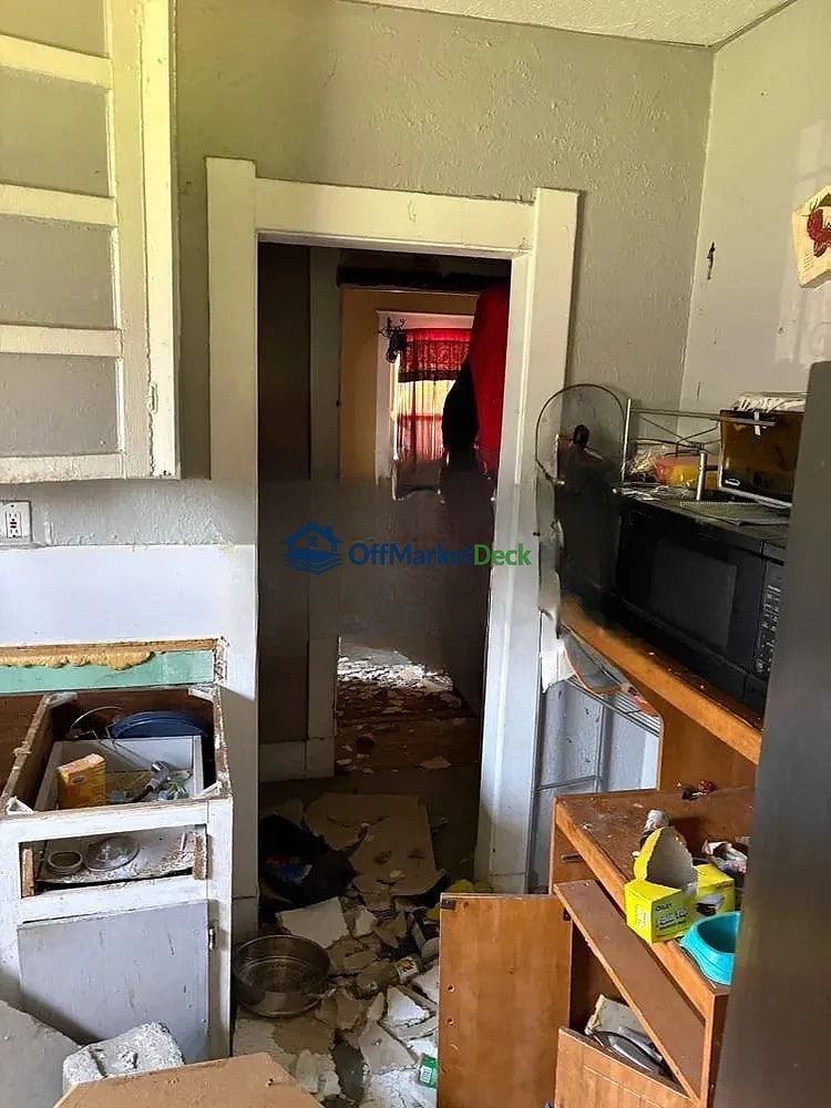 Off-market house in Toledo, Ohio — 3 beds, 1 bath, $18,485 — photo 6 of 8