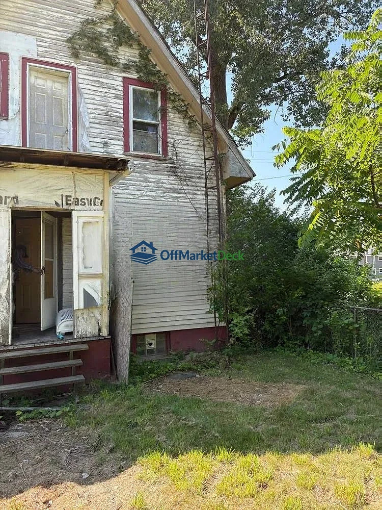 Off-market house in Toledo, Ohio — 3 beds, 1 bath, $18,485 — photo 2 of 8