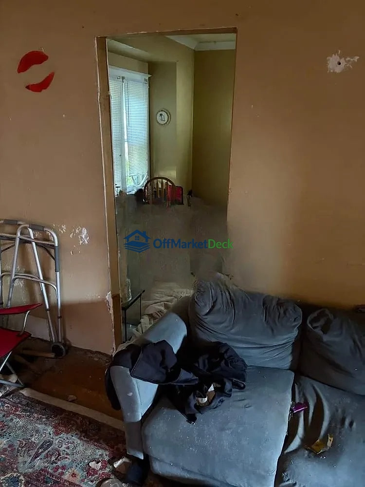 Off-market house in Toledo, Ohio — 3 beds, 1 bath, $18,485 — photo 3 of 8