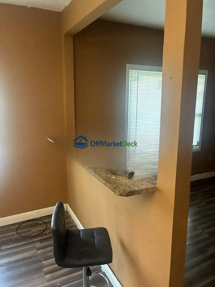 Off-market house in Louisville, Kentucky — 2 beds, 1 bath, $48,862 — photo 5 of 8