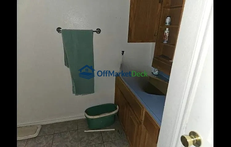 Off-market house in Dallas, Texas — 4 beds, 2.5 baths, $188,000 — photo 8 of 8