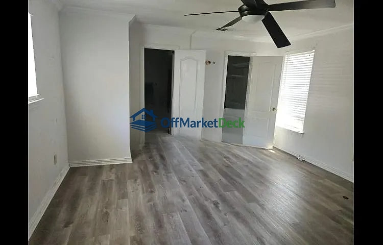 Off-market house in Dallas, Texas — 4 beds, 2.5 baths, $188,000 — photo 6 of 8
