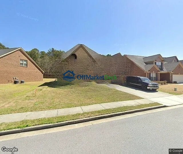 Off-market house in Grayson, Georgia — 3 beds, 3 baths, $375,000 — photo 2 of 3