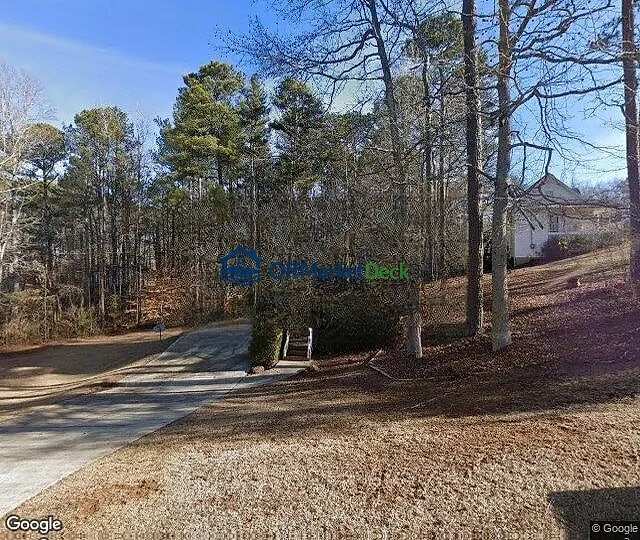 Off-market house in Dallas, Georgia — 3 beds, 2 baths, $200,000 — photo 2 of 3