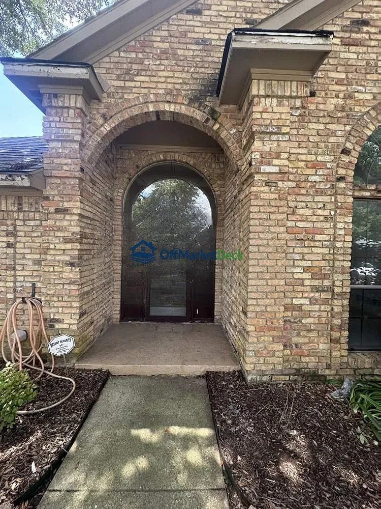 Off-market house in Mesquite, Texas — 4 beds, 3 baths, $286,000 — photo 2 of 8