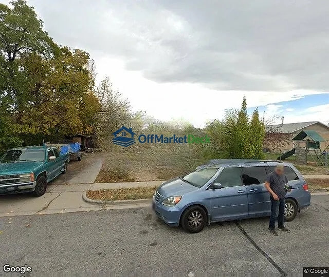 Off-market house in Woods Cross, Utah — 4 beds, 2 baths, $335,000 — photo 2 of 3