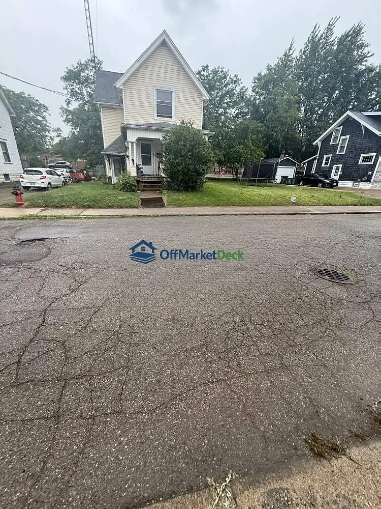 Off-market house in Canton, Ohio — 2 beds, 2 baths, $62,000 — photo 7 of 8