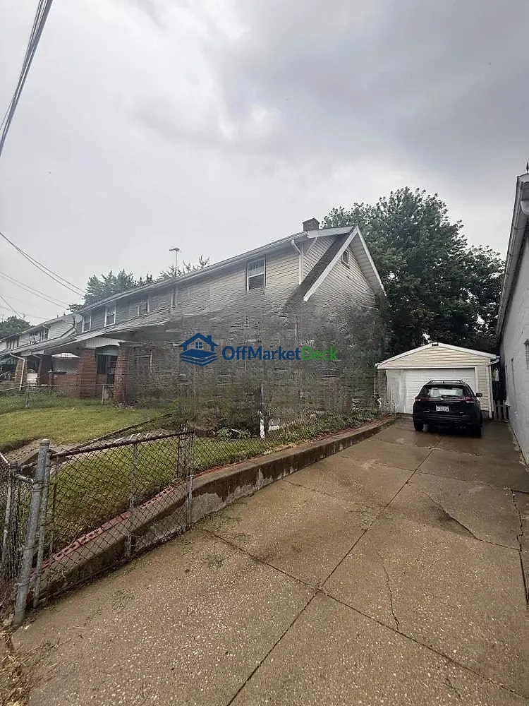 Off-market house in Canton, Ohio — 2 beds, 2 baths, $62,000 — photo 3 of 8