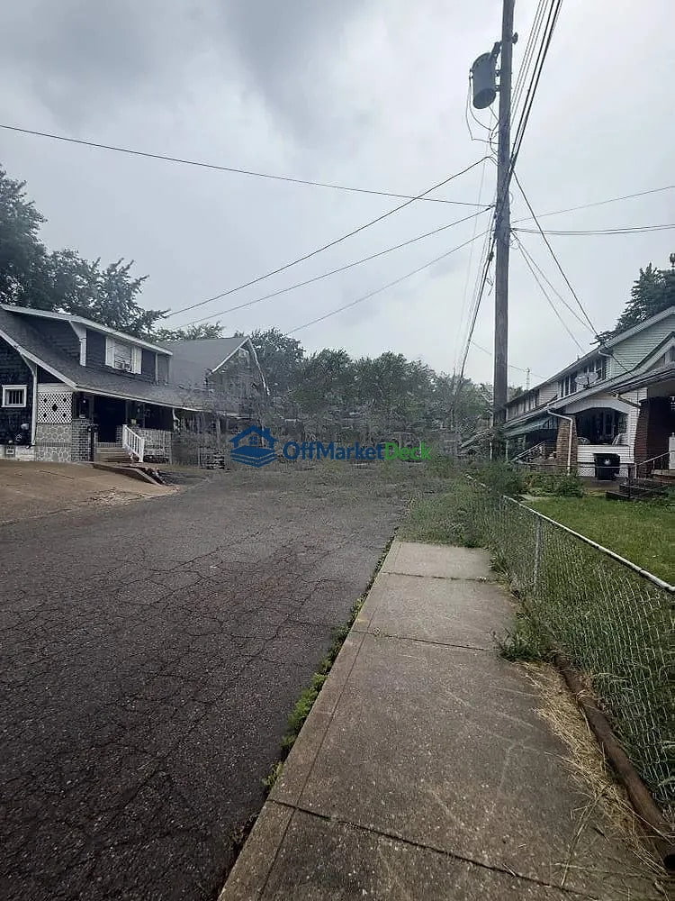 Off-market house in Canton, Ohio — 2 beds, 2 baths, $62,000 — photo 8 of 8