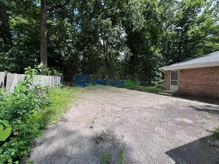Off-market house in Warren Park, Indiana — 3 beds, 2 baths, $135,000 — photo 3 of 8