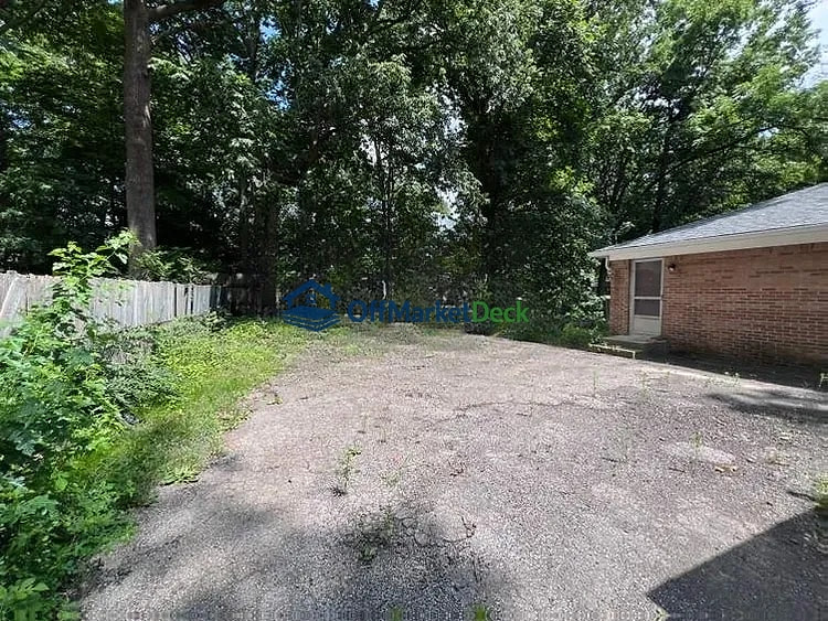 Off-market house in Warren Park, Indiana — 3 beds, 2 baths, $135,000 — photo 4 of 8