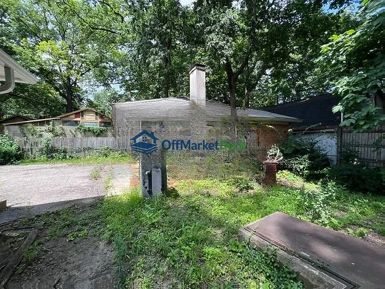 Off-market house in Warren Park, Indiana — 3 beds, 2 baths, $135,000 — photo 7 of 8