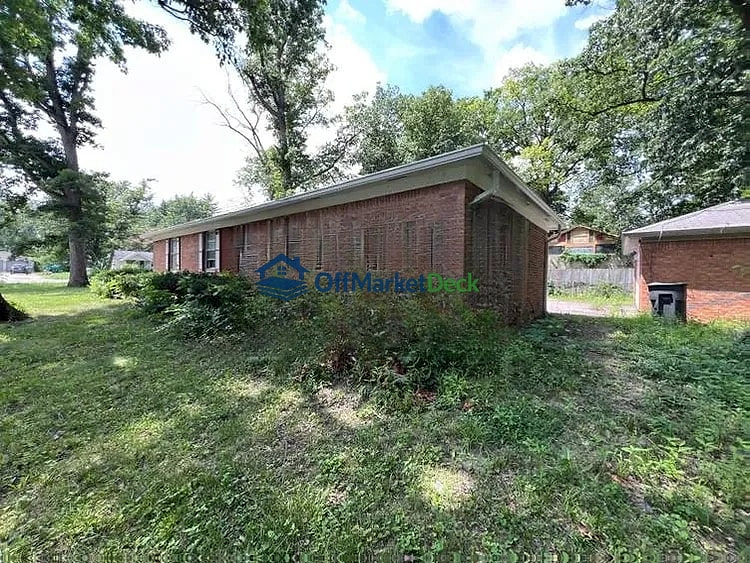 Off-market house in Warren Park, Indiana — 3 beds, 2 baths, $135,000 — photo 8 of 8