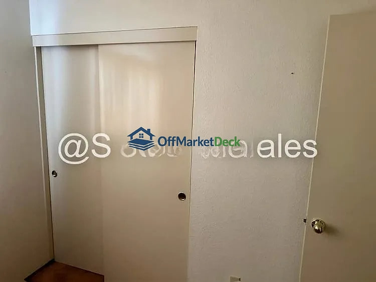 Off-market house in Sacramento, California — 4 beds, 2 baths, $375,000 — photo 6 of 8
