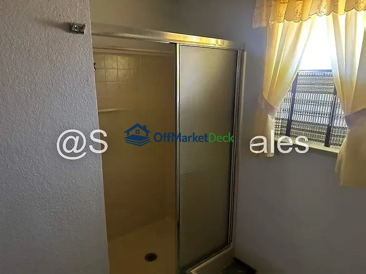 Off-market house in Sacramento, California — 4 beds, 2 baths, $375,000 — photo 3 of 8