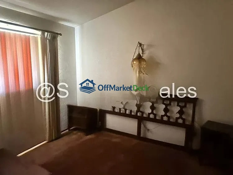 Off-market house in Sacramento, California — 4 beds, 2 baths, $375,000 — photo 5 of 8