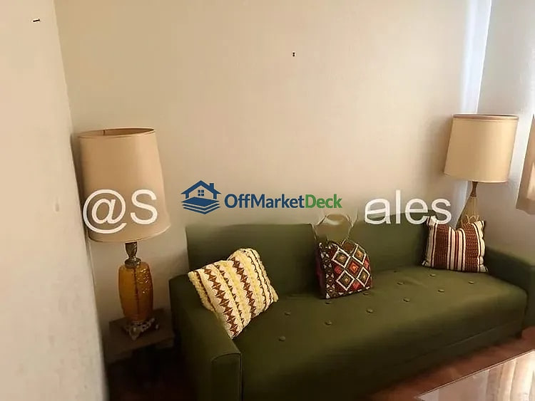 Off-market house in Sacramento, California — 4 beds, 2 baths, $375,000 — photo 7 of 8