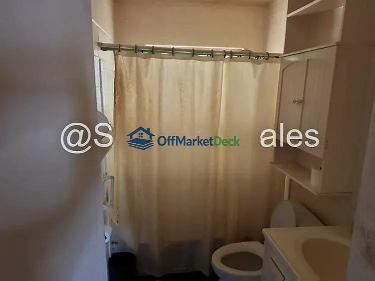 Off-market house in Sacramento, California — 3 beds, 1 bath, $270,000 — photo 5 of 8
