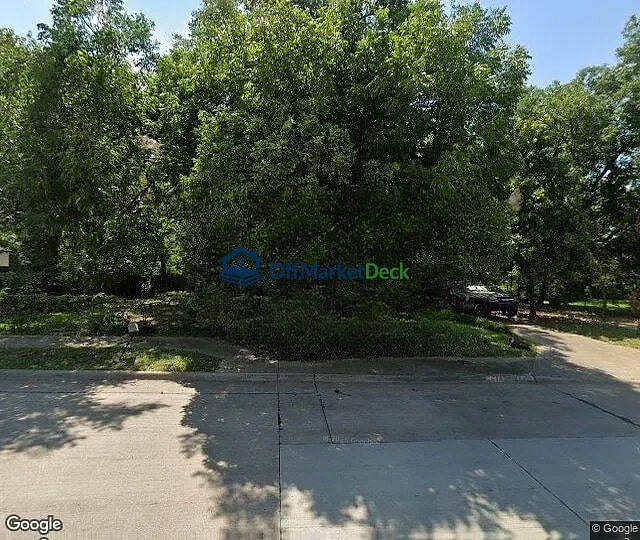Off-market house in Dallas, Texas — 2 beds, 1 bath, $119,900