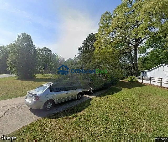 Off-market house in Riverdale, Georgia — 3 beds, 2 baths, $225,000 — photo 3 of 3