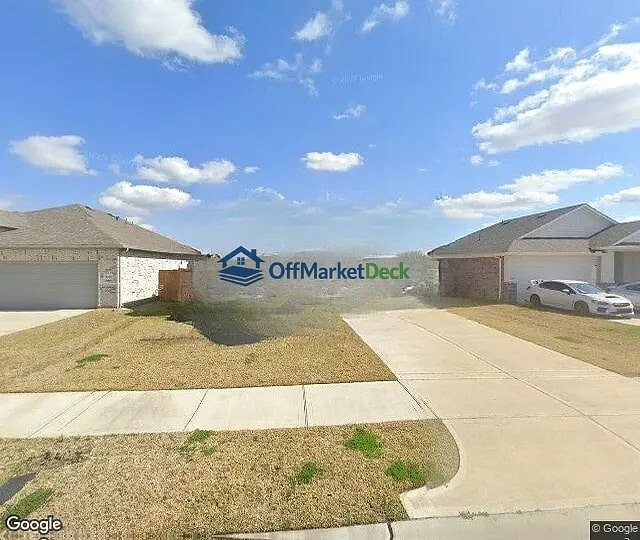 Off-market house in Rosharon, Texas — 4 beds, 2 baths, $289,000 — photo 3 of 3