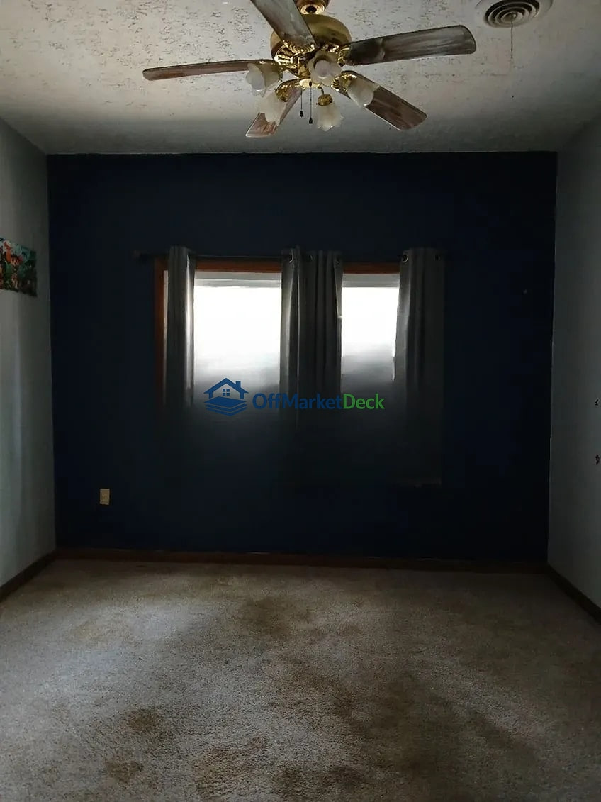Off-market house in Henderson, Kentucky — 3 beds, 1.5 baths, $79,890 — photo 7 of 8