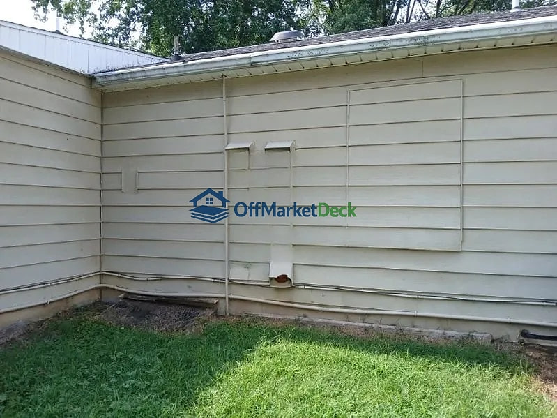 Off-market house in Henderson, Kentucky — 3 beds, 1.5 baths, $79,890 — photo 3 of 8
