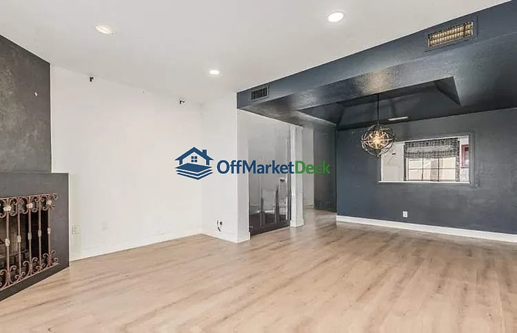 Off-market house in Phoenix, Arizona — 2 beds, 2 baths, $469,990 — photo 5 of 8