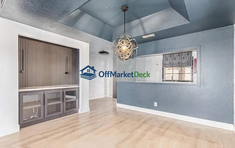 Off-market house in Phoenix, Arizona — 2 beds, 2 baths, $469,990 — photo 6 of 8