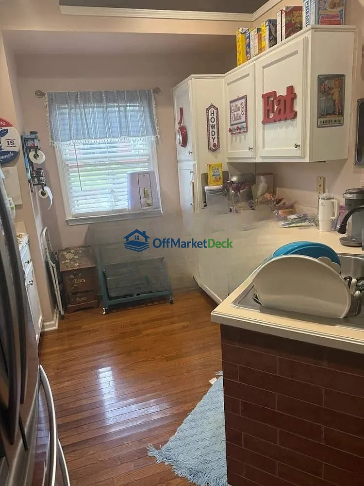 Off-market house in Winchester, Kentucky — 3 beds, 2 baths, $185,000 — photo 3 of 8