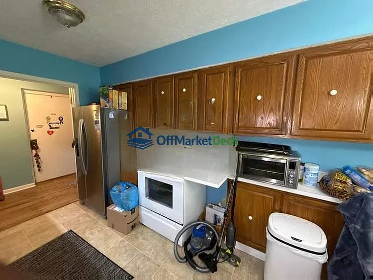 Off-market house in Noblesville, Indiana — 2 beds, 2 baths, $189,990 — photo 5 of 8