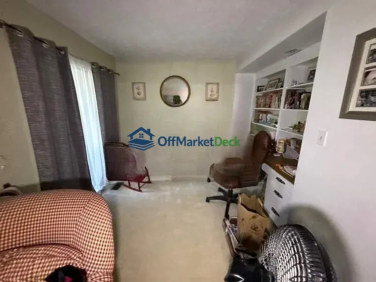 Off-market house in Noblesville, Indiana — 2 beds, 2 baths, $189,990 — photo 2 of 8