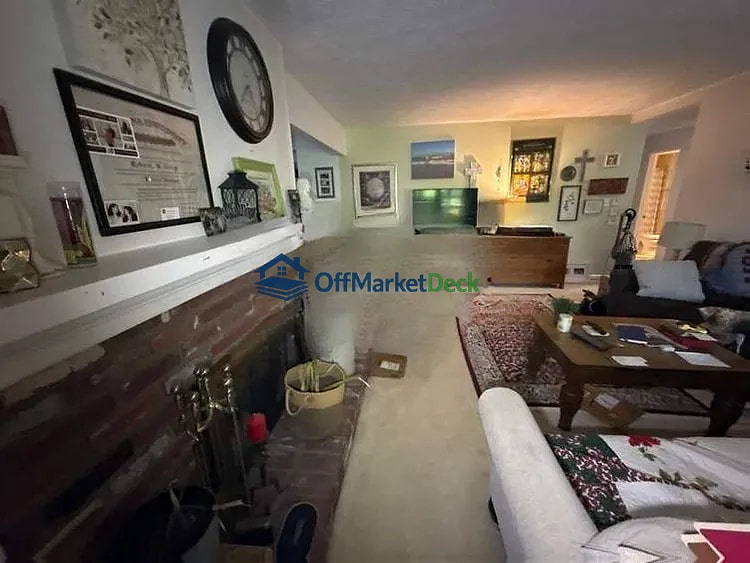 Off-market house in Noblesville, Indiana — 2 beds, 2 baths, $189,990 — photo 7 of 8