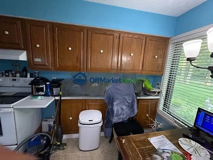 Off-market house in Noblesville, Indiana — 2 beds, 2 baths, $189,990 — photo 4 of 8