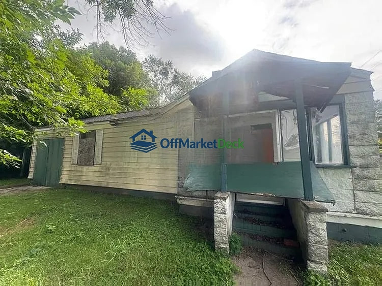 Off-market house in Mobile, Alabama — 2 beds, 1 bath, $45,400 — photo 3 of 8