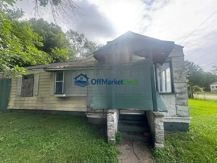 Off-market house in Mobile, Alabama — 2 beds, 1 bath, $45,400 — photo 4 of 8