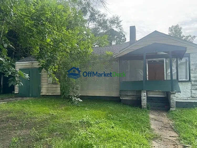 Off-market house in Mobile, Alabama — 2 beds, 1 bath, $45,400 — photo 2 of 8