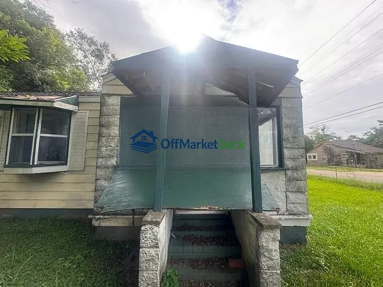 Off-market house in Mobile, Alabama — 2 beds, 1 bath, $45,400 — photo 5 of 8