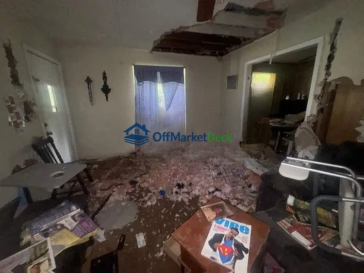 Off-market house in Mobile, Alabama — 2 beds, 1 bath, $45,400 — photo 8 of 8
