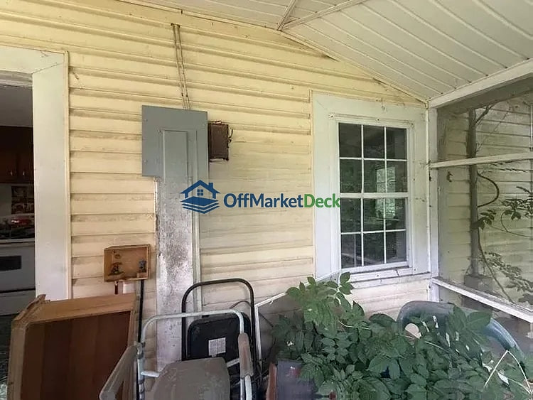 Off-market house in Sylacauga, Alabama — 2 beds, 1 bath, $60,150 — photo 4 of 8