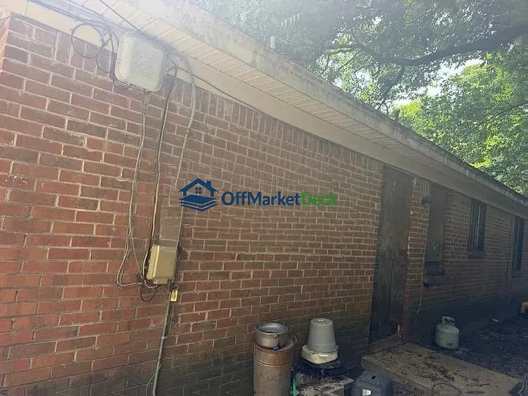 Off-market house in Memphis, Tennessee — 3 beds, 1 bath, $50,000 — photo 3 of 8