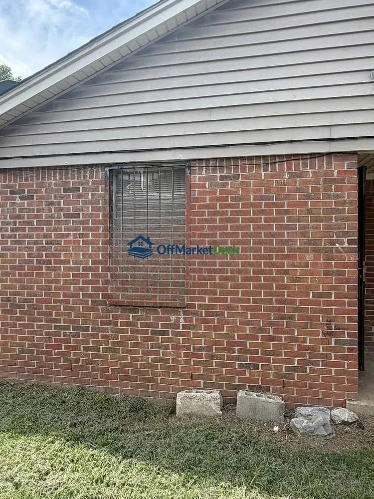 Off-market house in Memphis, Tennessee — 3 beds, 1 bath, $50,000 — photo 4 of 8