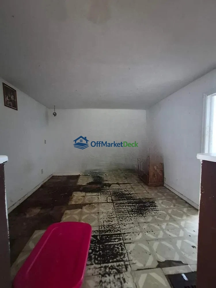 Off-market house in Syracuse, New York — 3 beds, 1 bath, $48,750 — photo 6 of 8