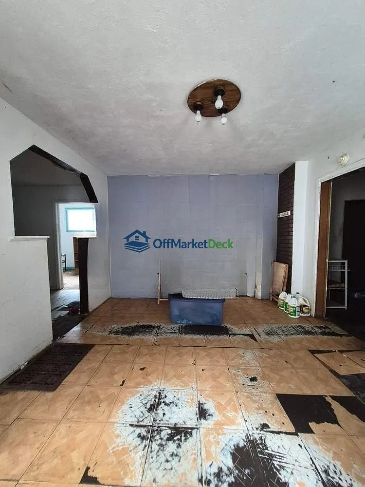 Off-market house in Syracuse, New York — 3 beds, 1 bath, $48,750 — photo 5 of 8