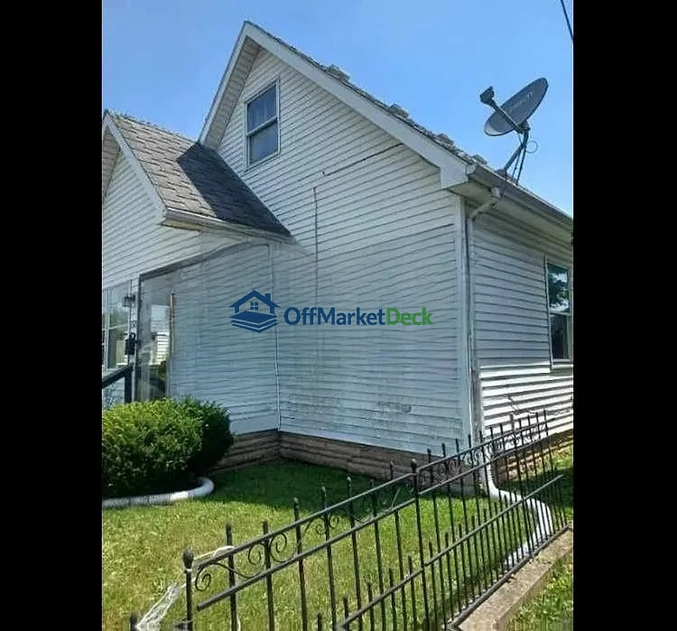 Off-market house in Toledo, Ohio — 3 beds, 1 bath, $52,000 — photo 2 of 8